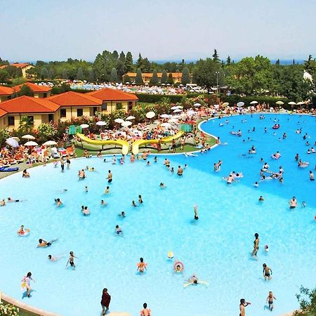 Camping Bella Italia In Peschiera Del Garda - Gardasee Apartman Kültér fotó