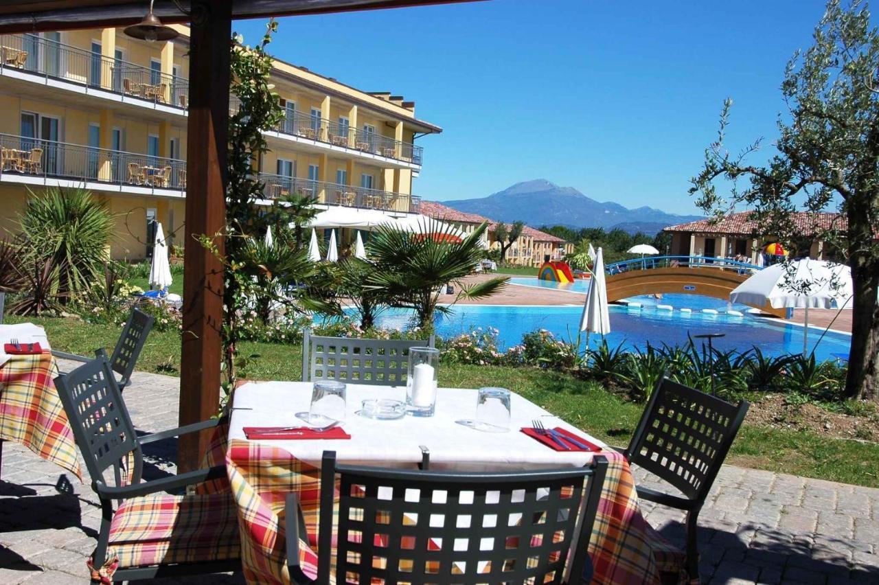 Camping Bella Italia In Peschiera Del Garda - Gardasee Apartman Kültér fotó
