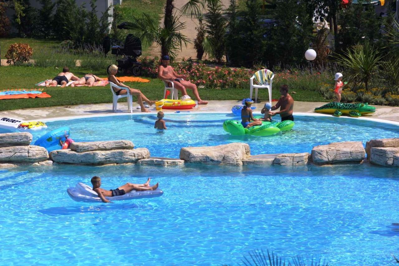 Camping Bella Italia In Peschiera Del Garda - Gardasee Apartman Kültér fotó
