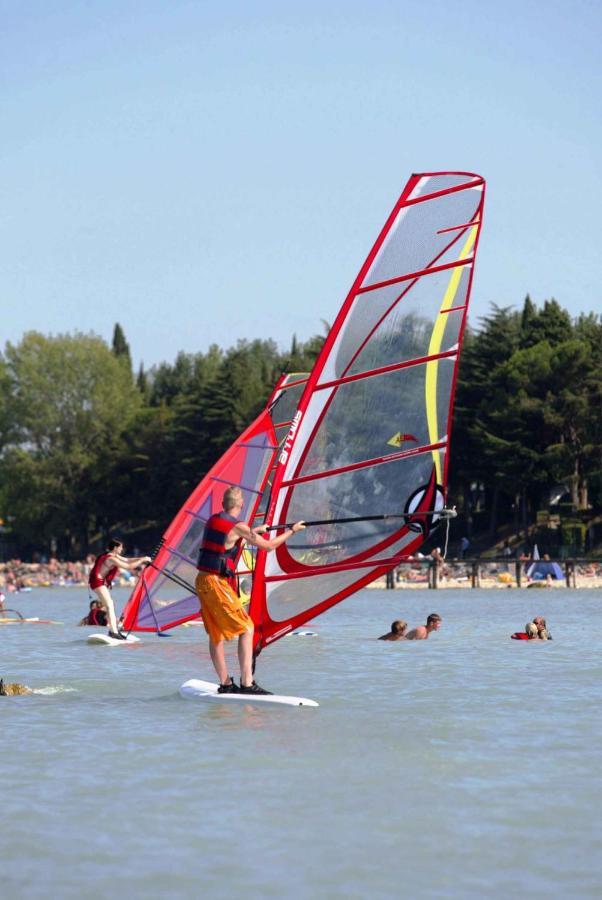 Camping Bella Italia In Peschiera Del Garda - Gardasee Kültér fotó