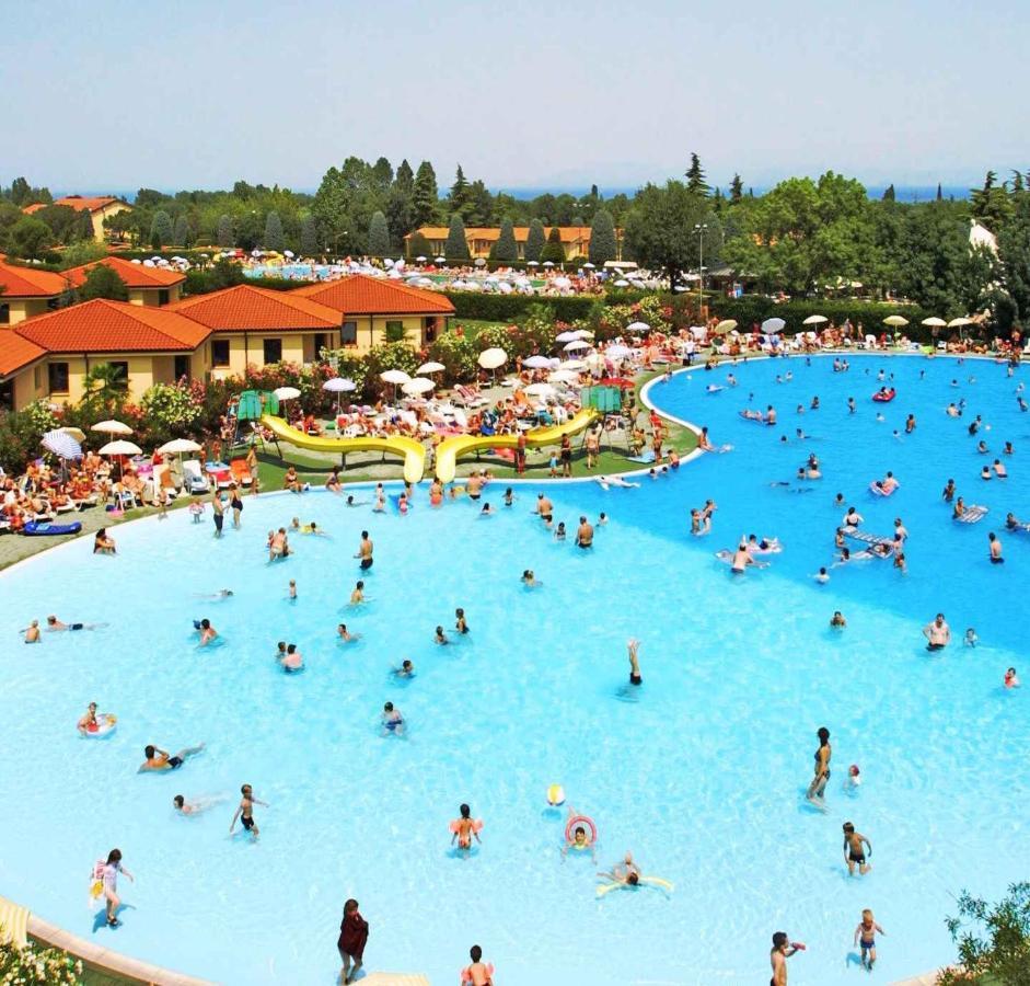 Camping Bella Italia In Peschiera Del Garda - Gardasee Apartman Kültér fotó