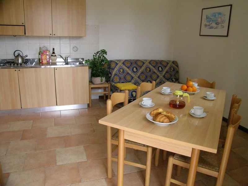 Camping Bella Italia In Peschiera Del Garda - Gardasee Apartman Kültér fotó
