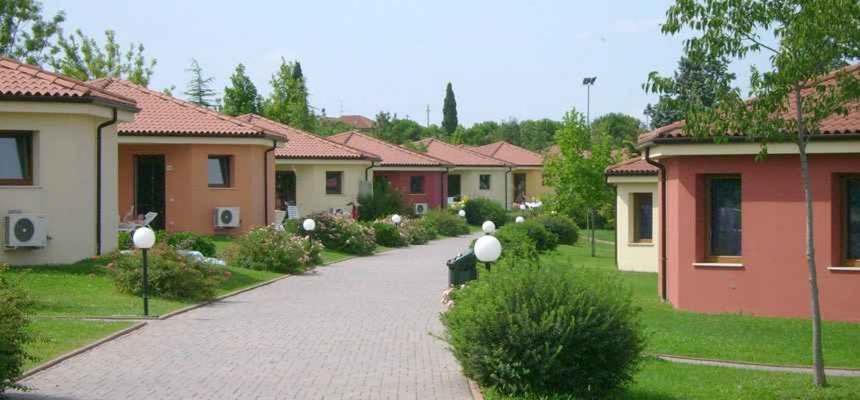 Camping Bella Italia In Peschiera Del Garda - Gardasee Apartman Kültér fotó