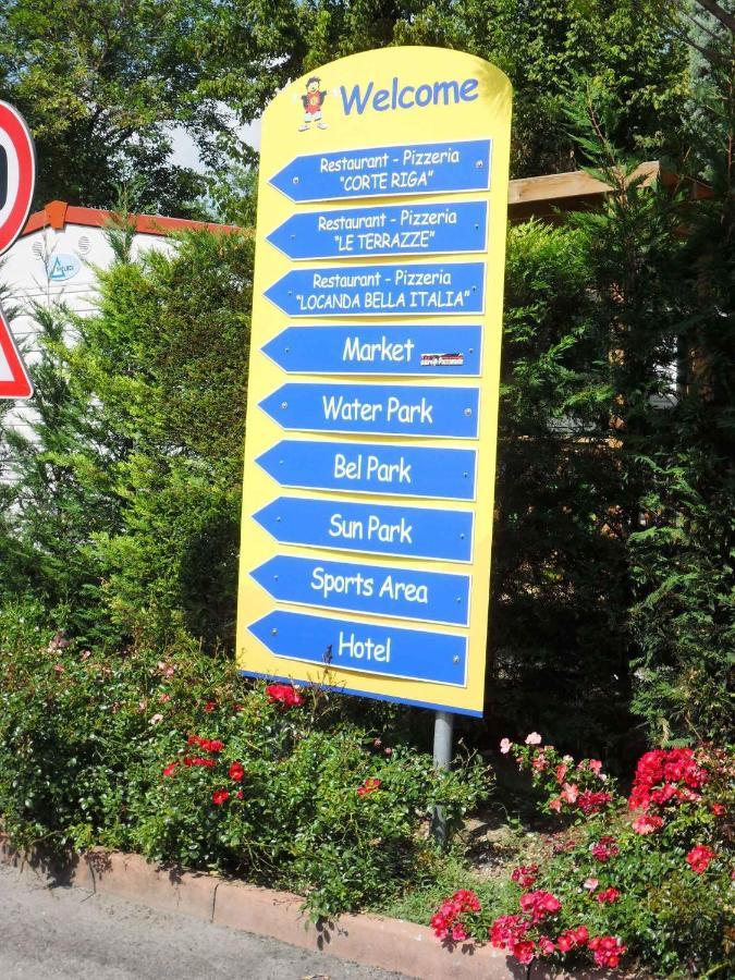 Camping Bella Italia In Peschiera Del Garda - Gardasee Apartman Kültér fotó