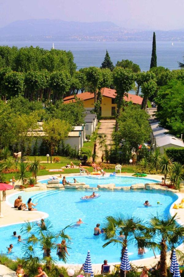 Camping Bella Italia In Peschiera Del Garda - Gardasee Kültér fotó